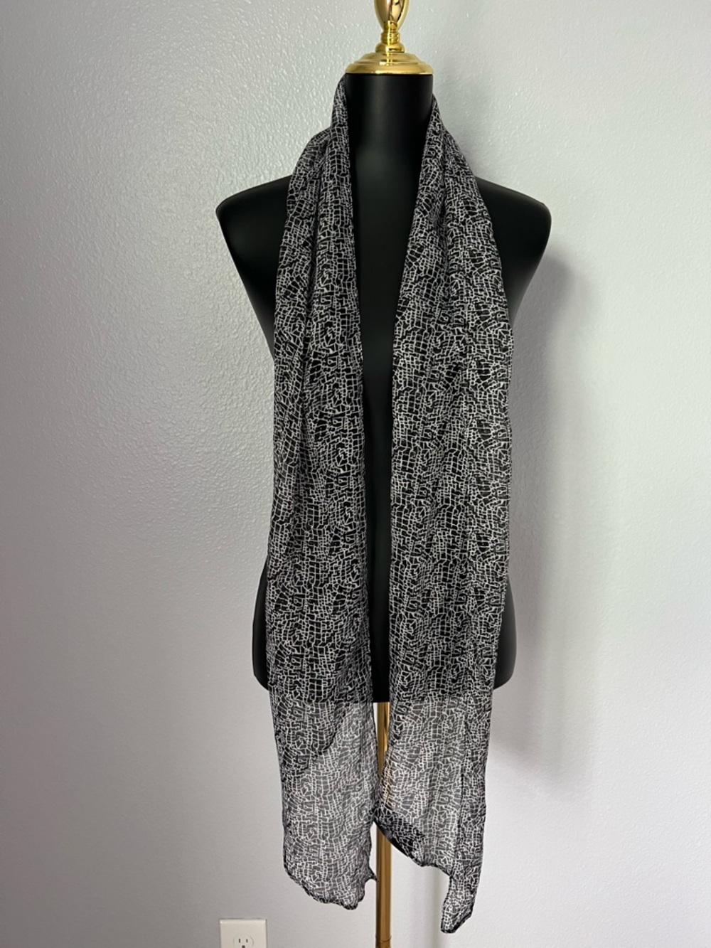 H&M Black and White Geometric Print Skinny Scarf